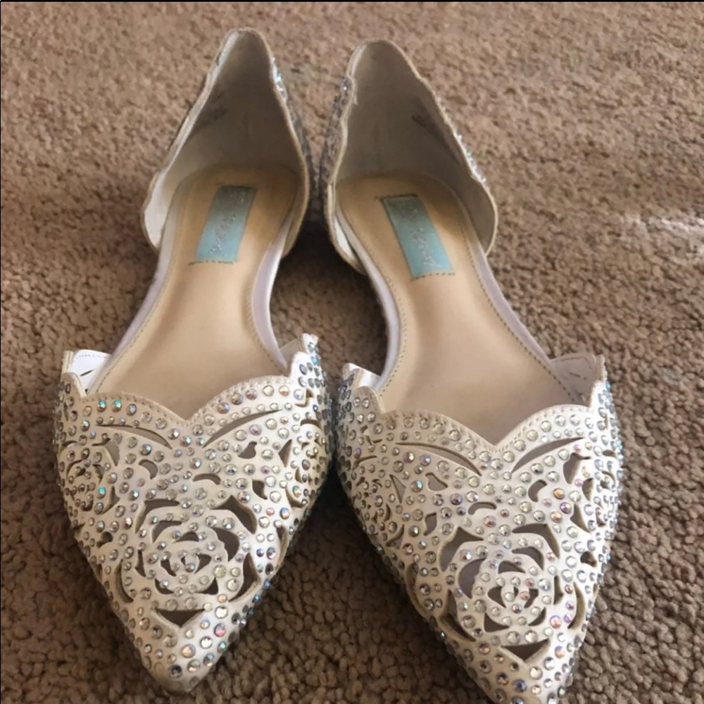 Betsey Johnson White rhinestone Lucy Flats 6.5